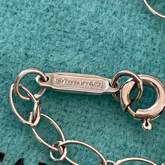 Tiffany & Co daisy key necklace - Picture 4 of 9